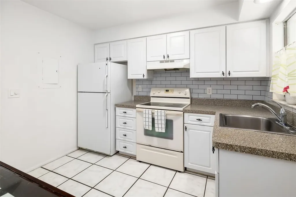 4001 Groveland Avenue Sarasota FL 34231