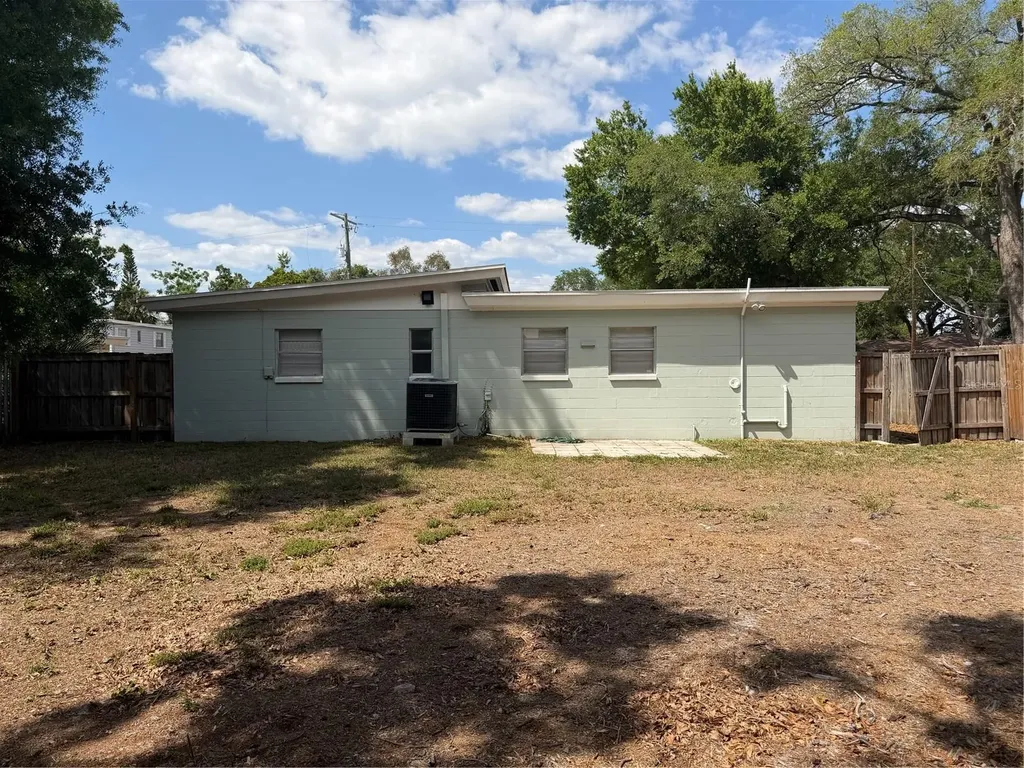 3522 W Paul Avenue Tampa FL 33611