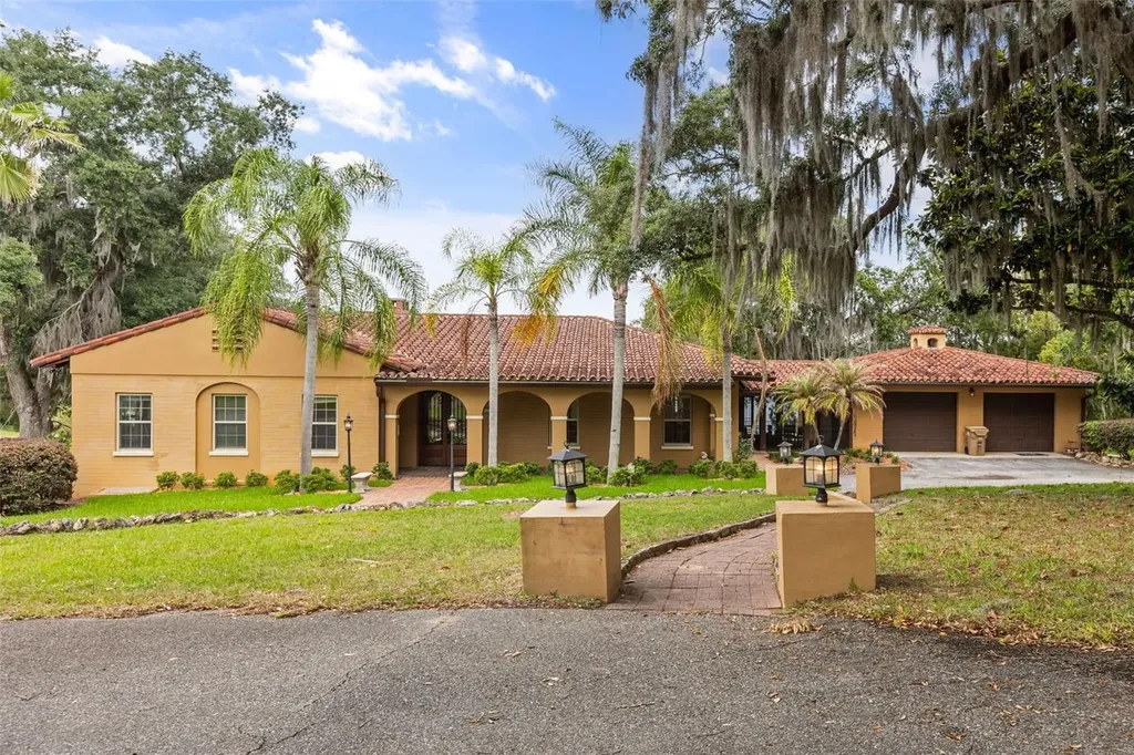 1909 Country Club Drive Eustis FL 32726