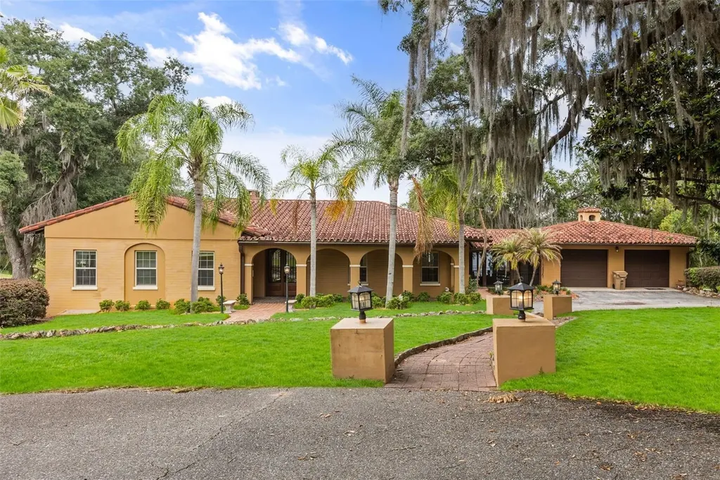 1909 Country Club Drive Eustis FL 32726