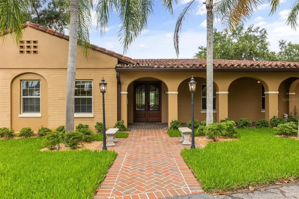 1909 Country Club Drive Eustis FL 32726