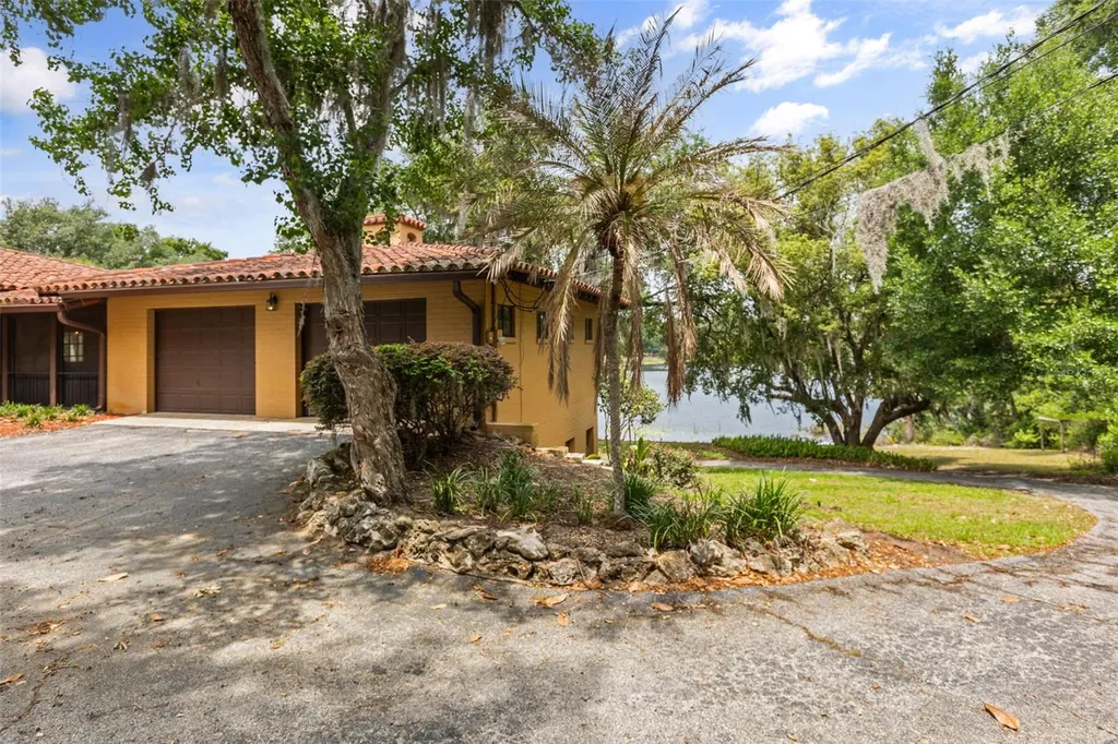 1909 Country Club Drive Eustis FL 32726