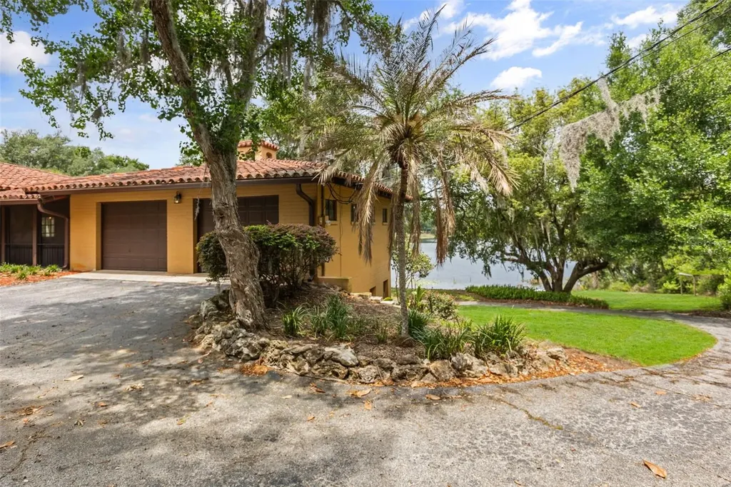 1909 Country Club Drive Eustis FL 32726