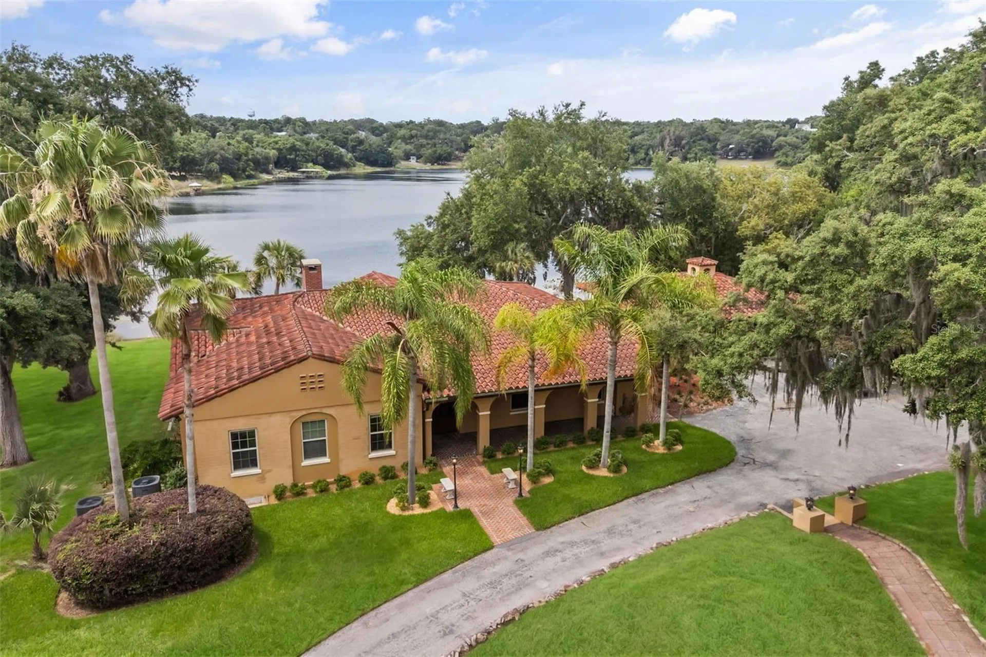 1909 Country Club Drive Eustis FL 32726
