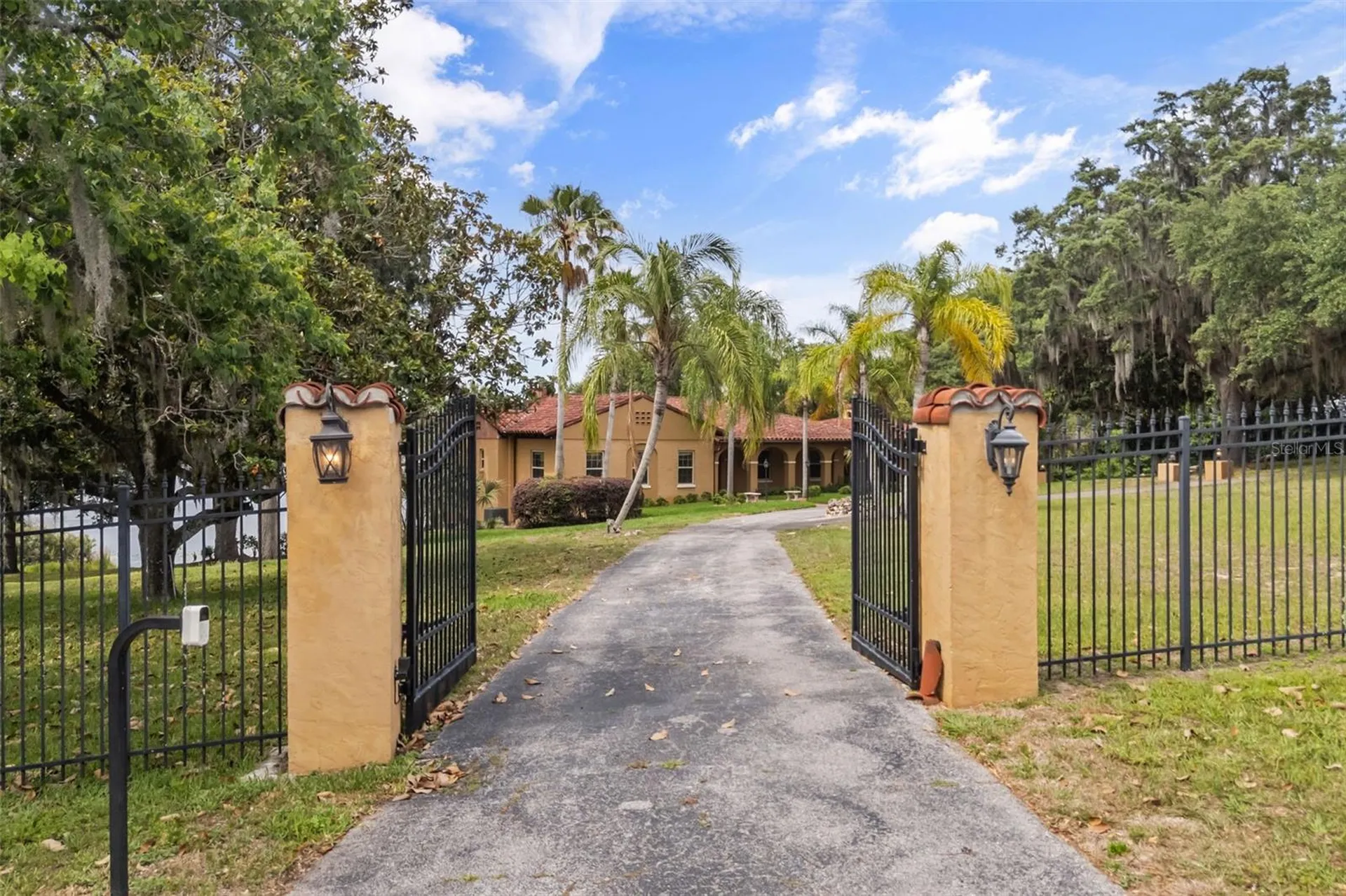 1909 Country Club Drive Eustis FL 32726