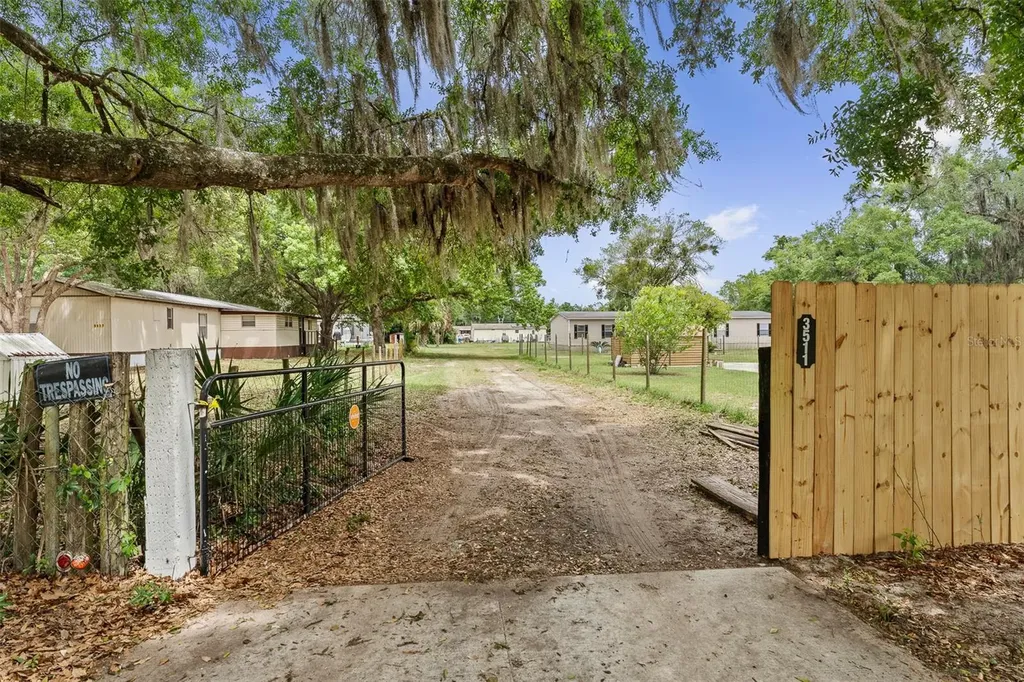 3511 S Palm Avenue Palatka FL 32177