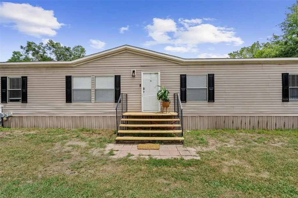 3511 S Palm Avenue Palatka FL 32177