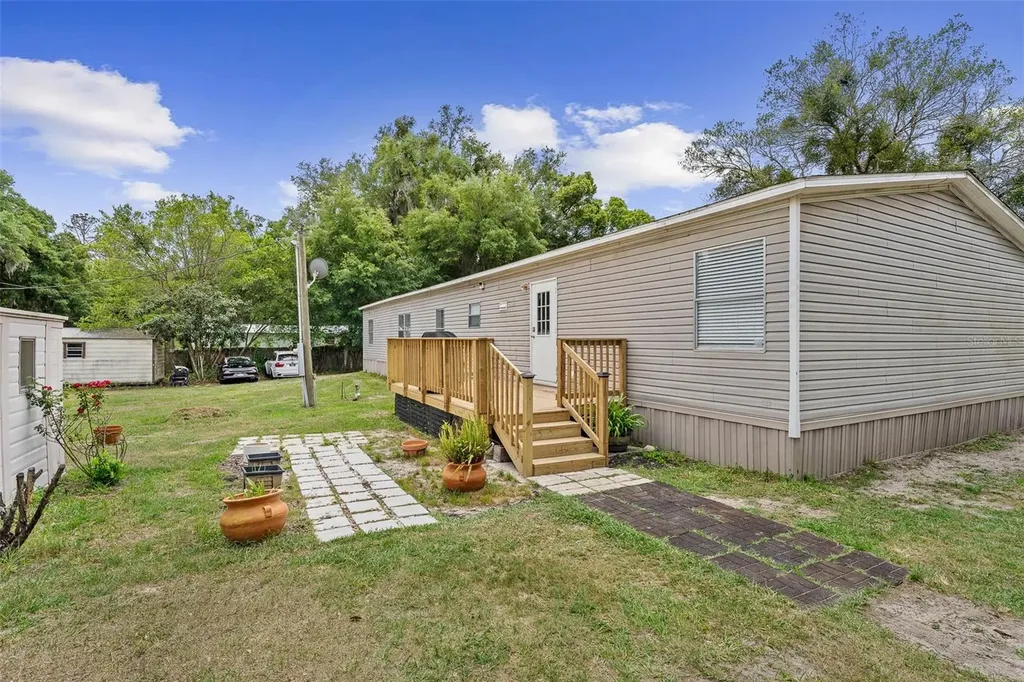 3511 S Palm Avenue Palatka FL 32177