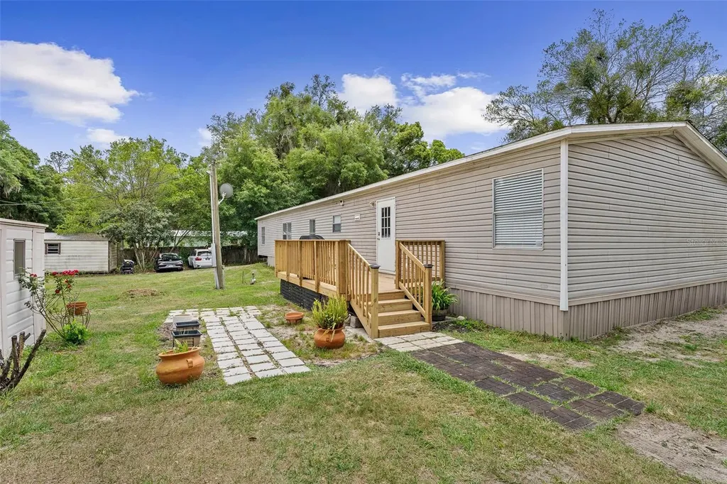 3511 S Palm Avenue Palatka FL 32177