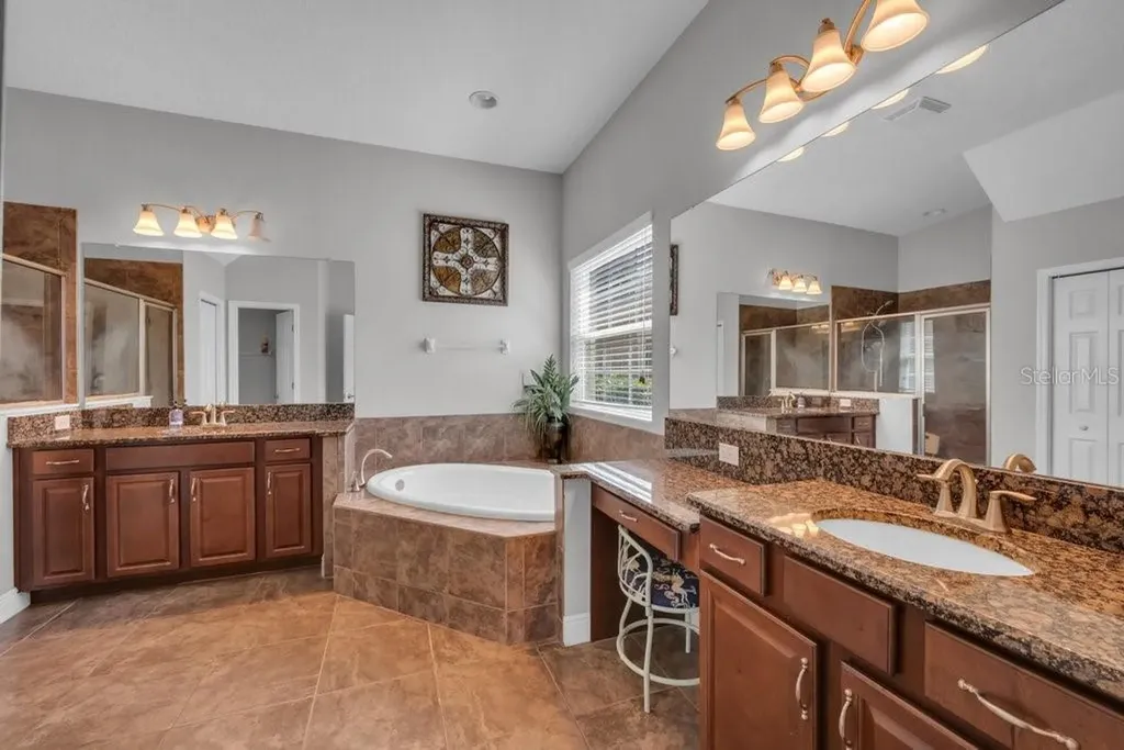 15409 Starling Crossing Drive Lithia FL 33547