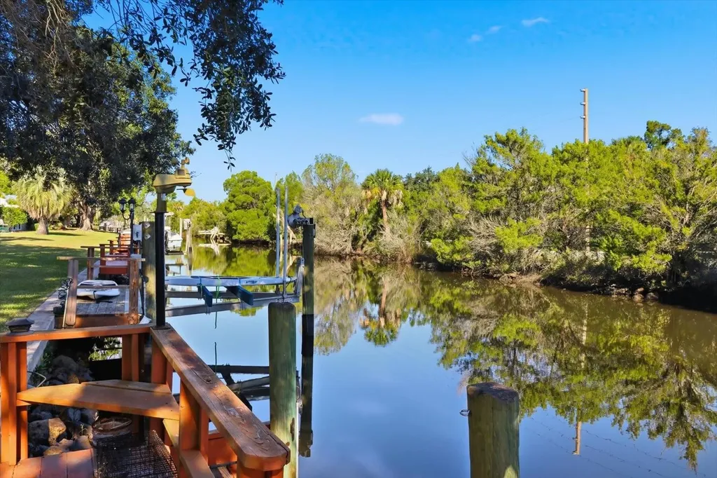 11328 W Bayshore Drive Crystal River FL 34429