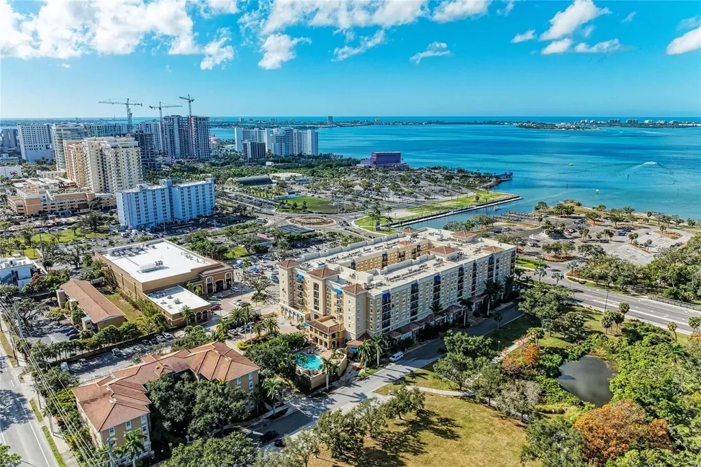1064 N Tamiami Trail Sarasota FL 34236