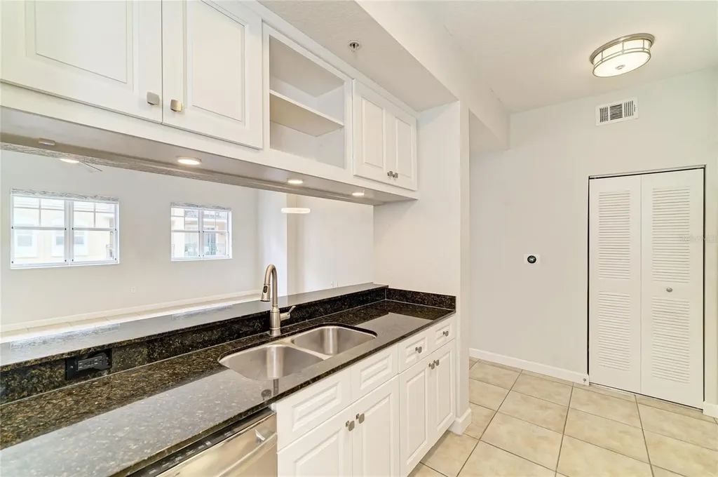 1064 N Tamiami Trail Sarasota FL 34236