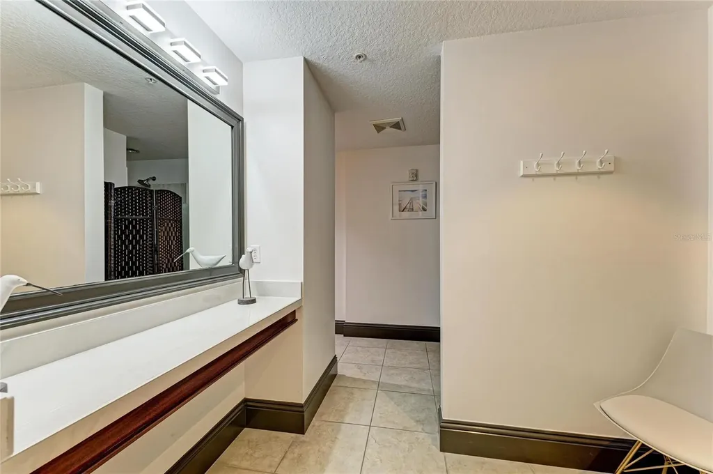 1064 N Tamiami Trail Sarasota FL 34236
