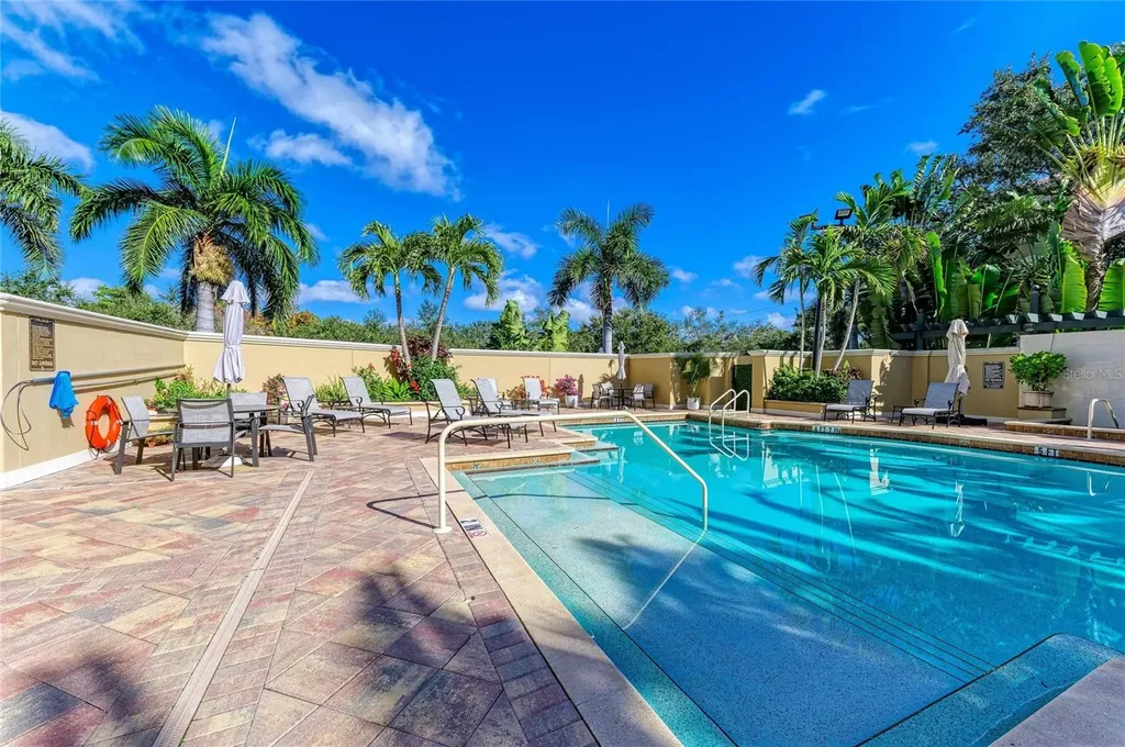 1064 N Tamiami Trail Sarasota FL 34236