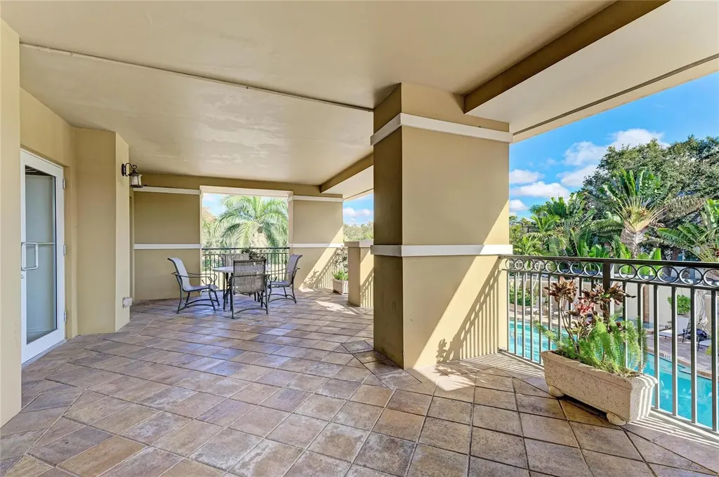 1064 N Tamiami Trail Sarasota FL 34236