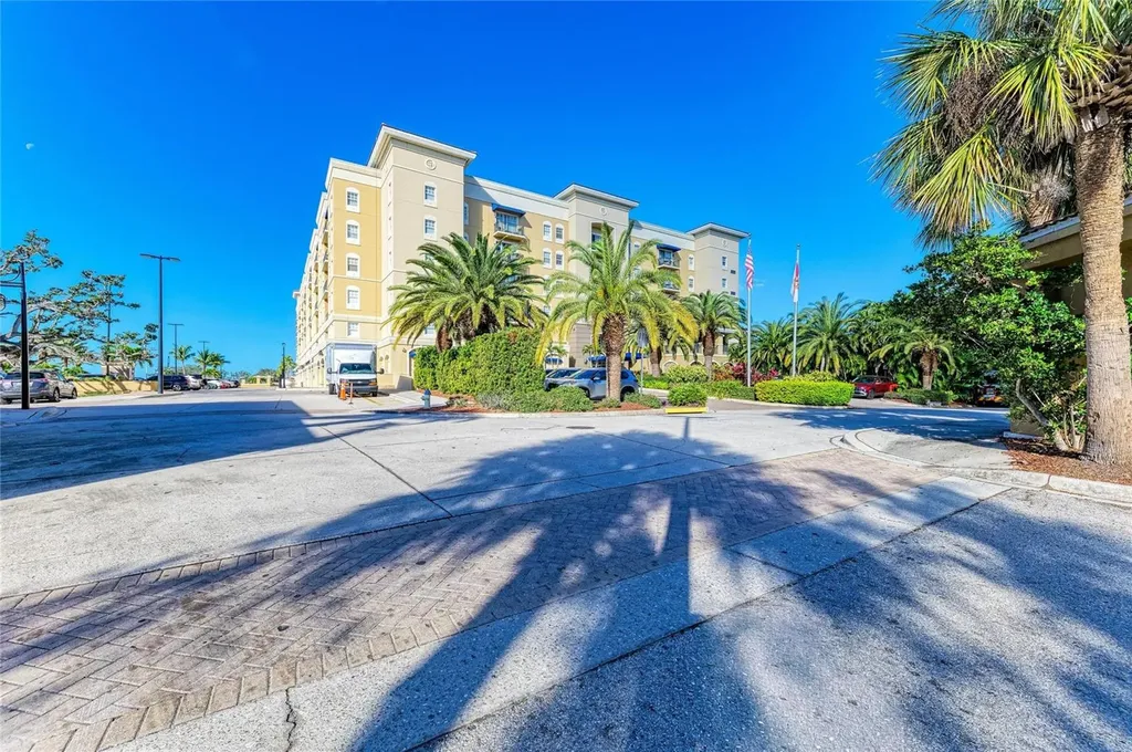 1064 N Tamiami Trail Sarasota FL 34236