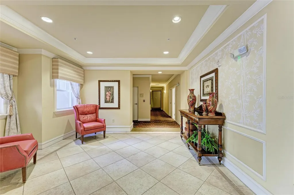 1064 N Tamiami Trail Sarasota FL 34236