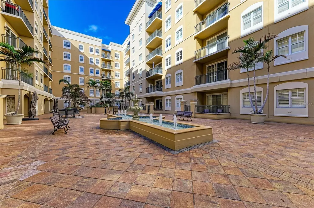 1064 N Tamiami Trail Sarasota FL 34236