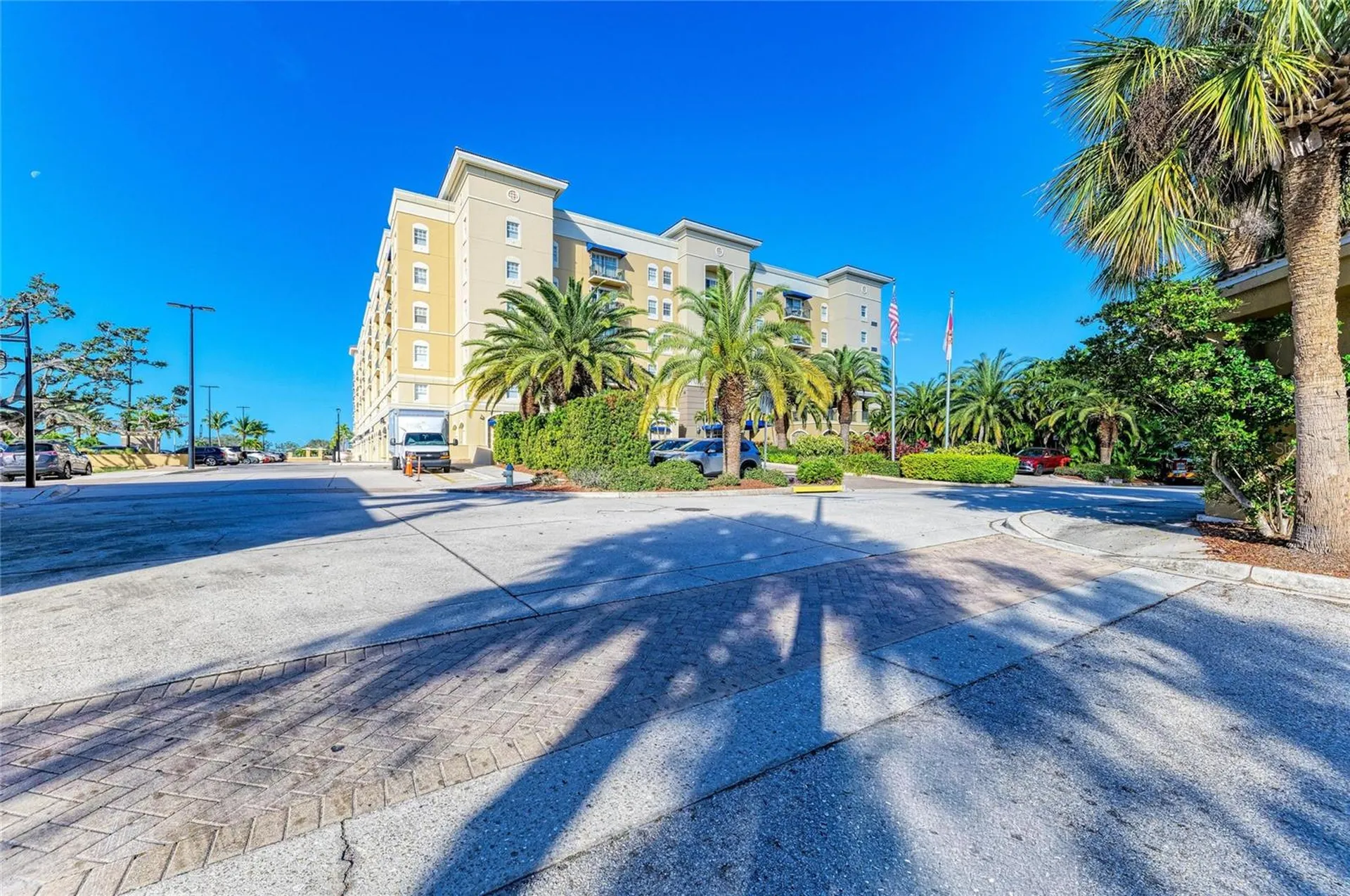 1064 N Tamiami Trail Sarasota FL 34236