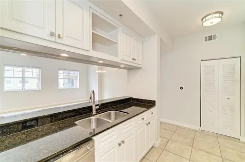 1064 N Tamiami Trail Sarasota FL 34236