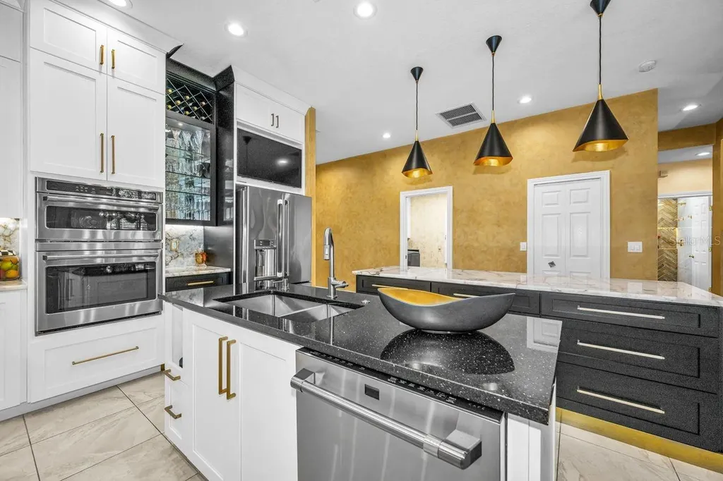 970 Southern Pine Court NE St Petersburg FL 33703