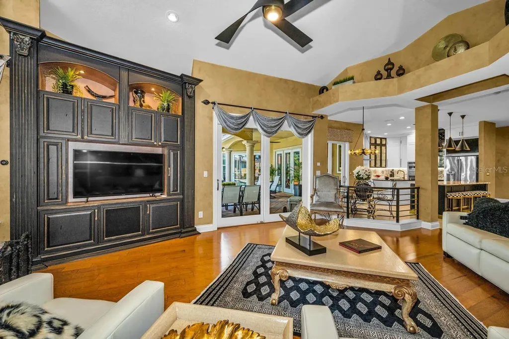 970 Southern Pine Court NE St Petersburg FL 33703