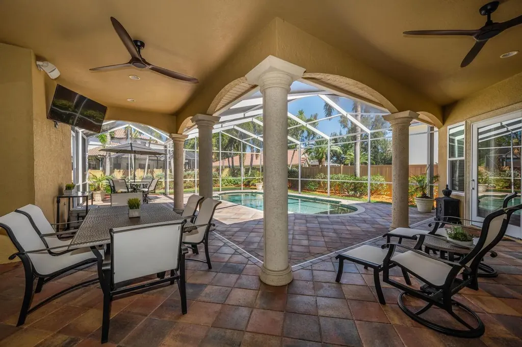 970 Southern Pine Court NE St Petersburg FL 33703
