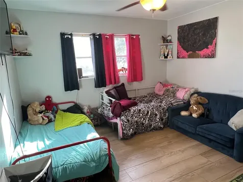 25446 SW 5 Avenue Newberry FL 32669