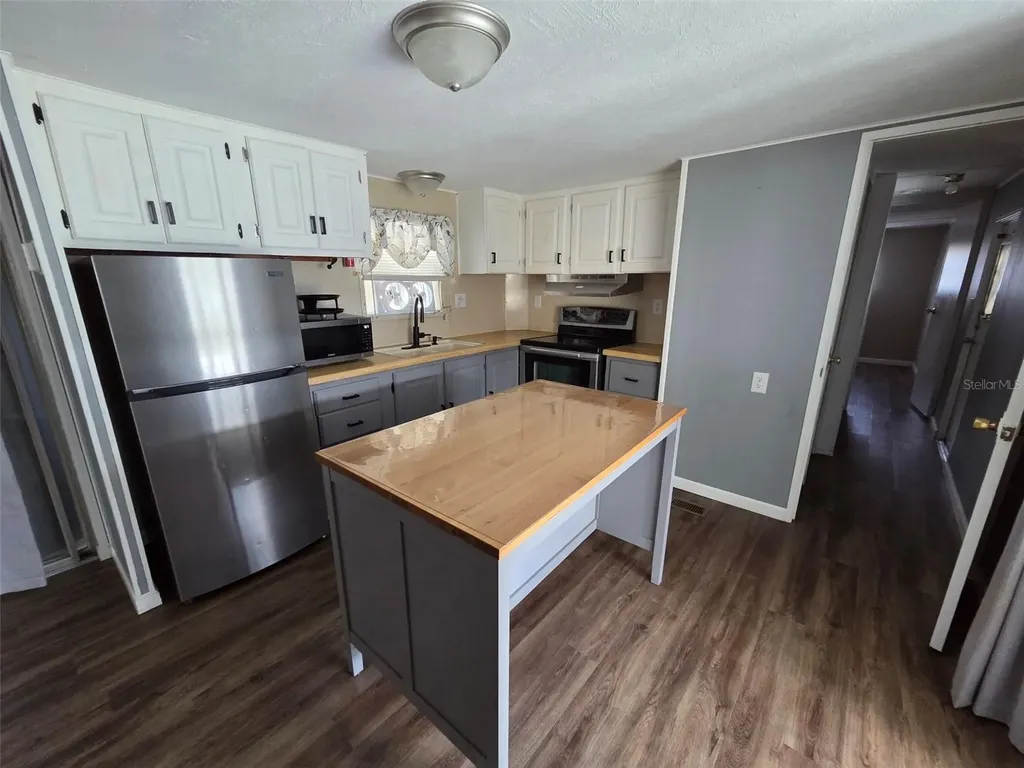 39143 Ola Avenue Zephyrhills FL 33542