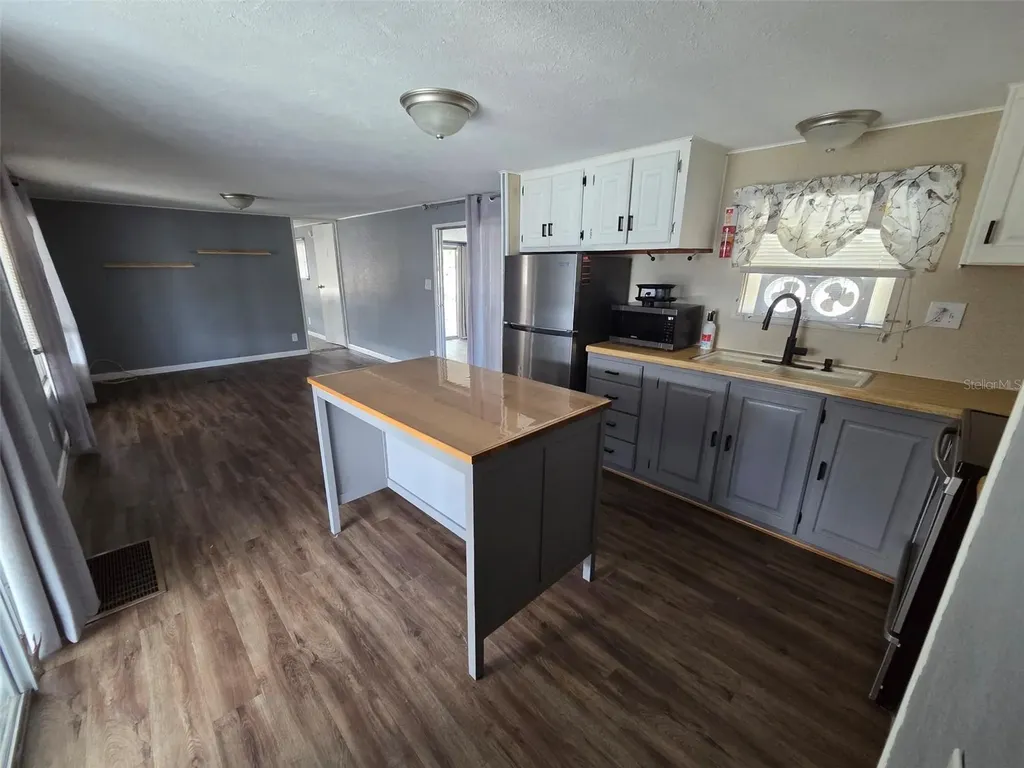 39143 Ola Avenue Zephyrhills FL 33542