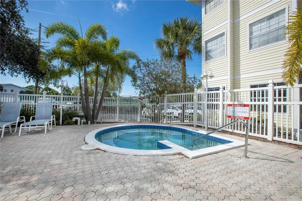 6817 Stones Throw Circle N St Petersburg FL 33710