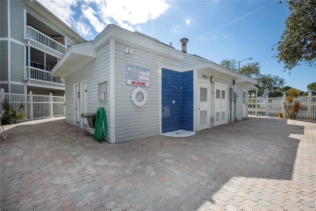 6817 Stones Throw Circle N St Petersburg FL 33710