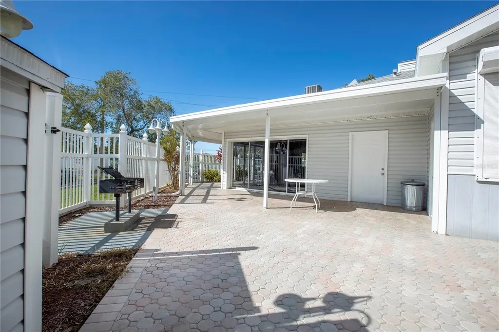 6817 Stones Throw Circle N St Petersburg FL 33710