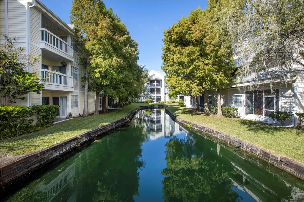 6817 Stones Throw Circle N St Petersburg FL 33710