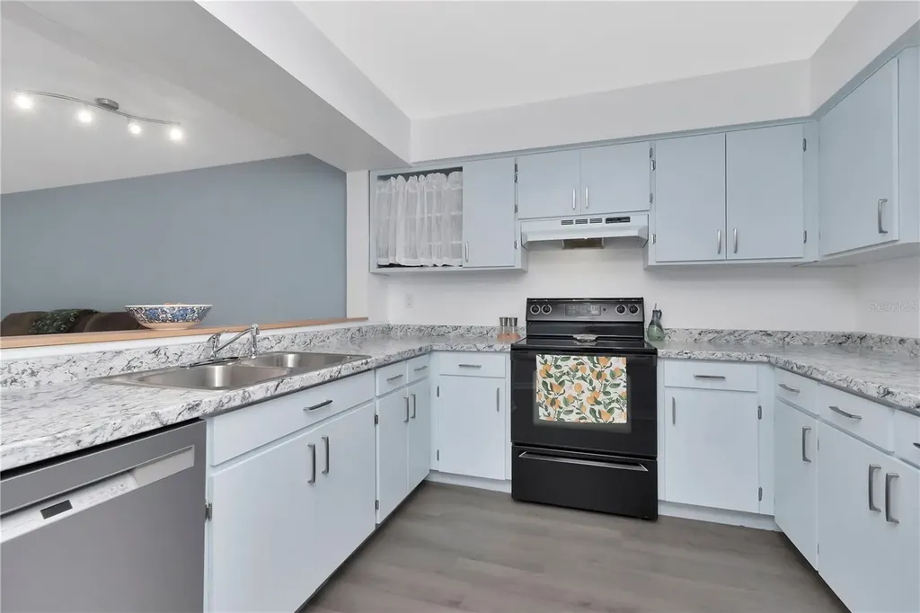 6817 Stones Throw Circle N St Petersburg FL 33710