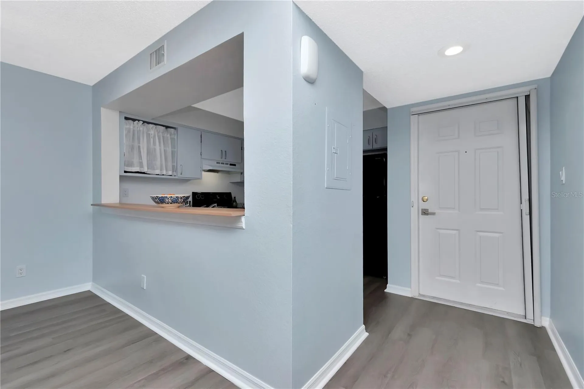 6817 Stones Throw Circle N St Petersburg FL 33710