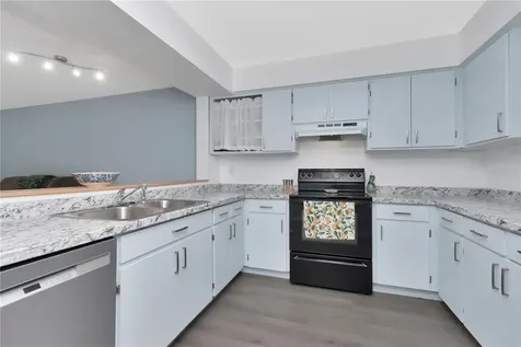 6817 Stones Throw Circle N St Petersburg FL 33710