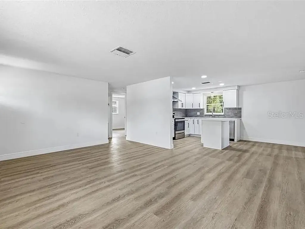 39252 Heights Avenue Zephyrhills FL 33542