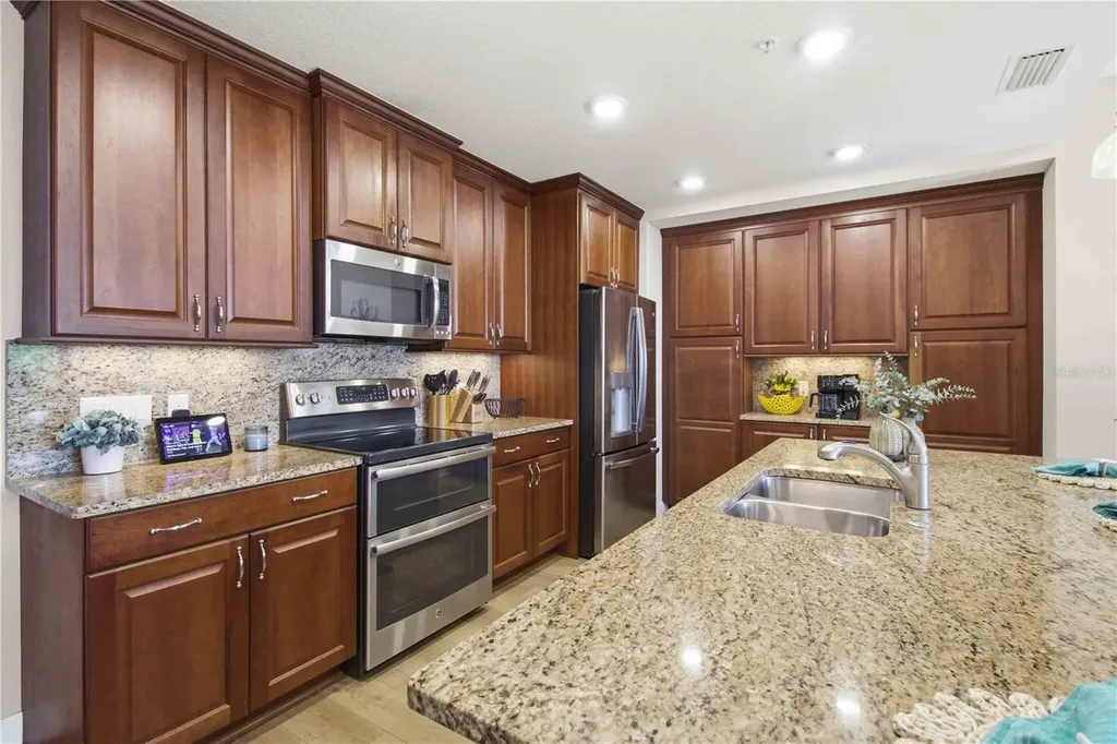 395 Aruba Circle Bradenton FL 34209