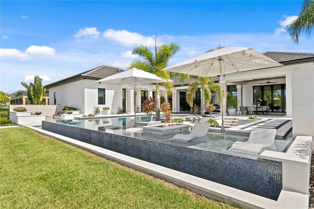 10521 Broadland Pass Thonotosassa FL 33592