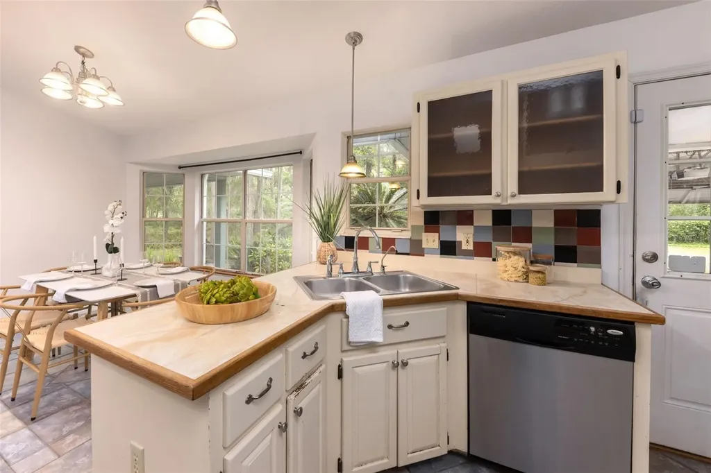 818 NW 202nd Street Newberry FL 32669