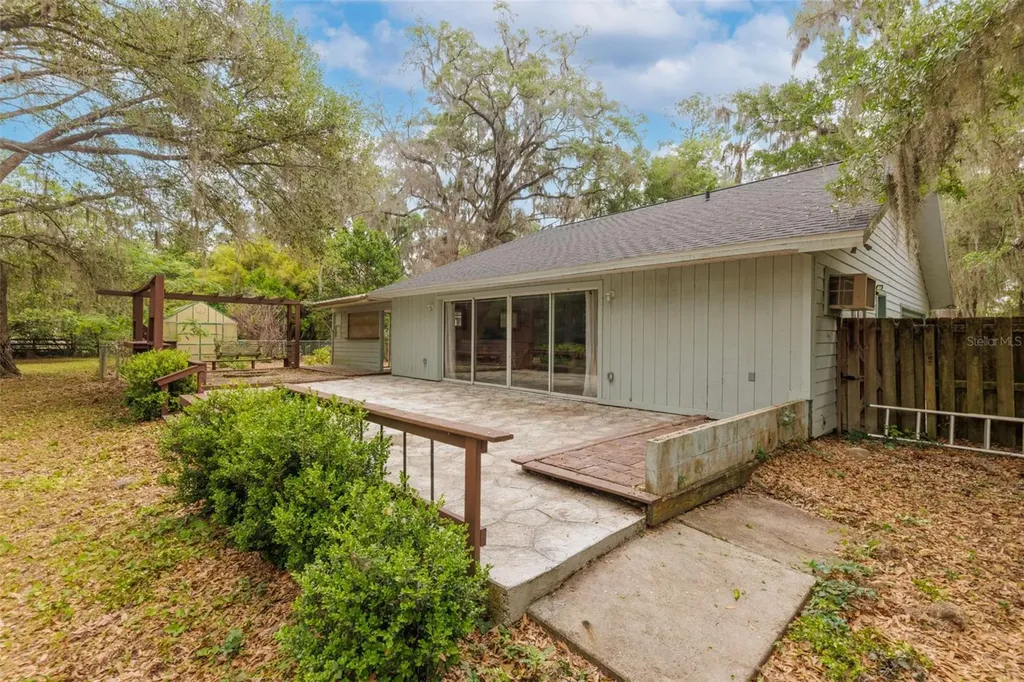 818 NW 202nd Street Newberry FL 32669