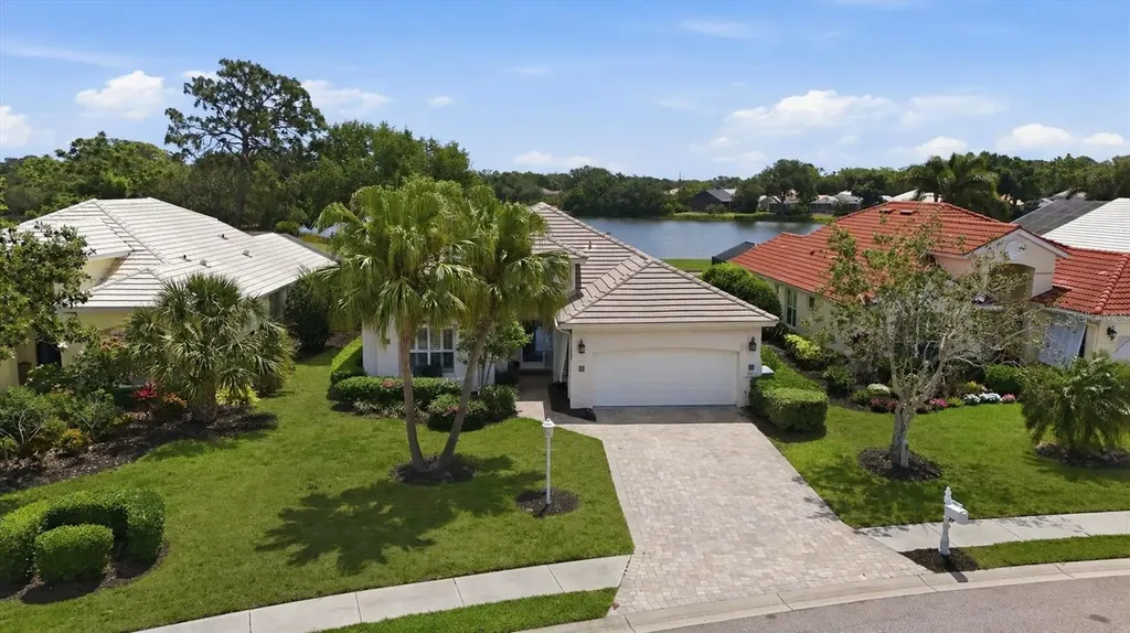 8025 Hampton Court University Park FL 34201