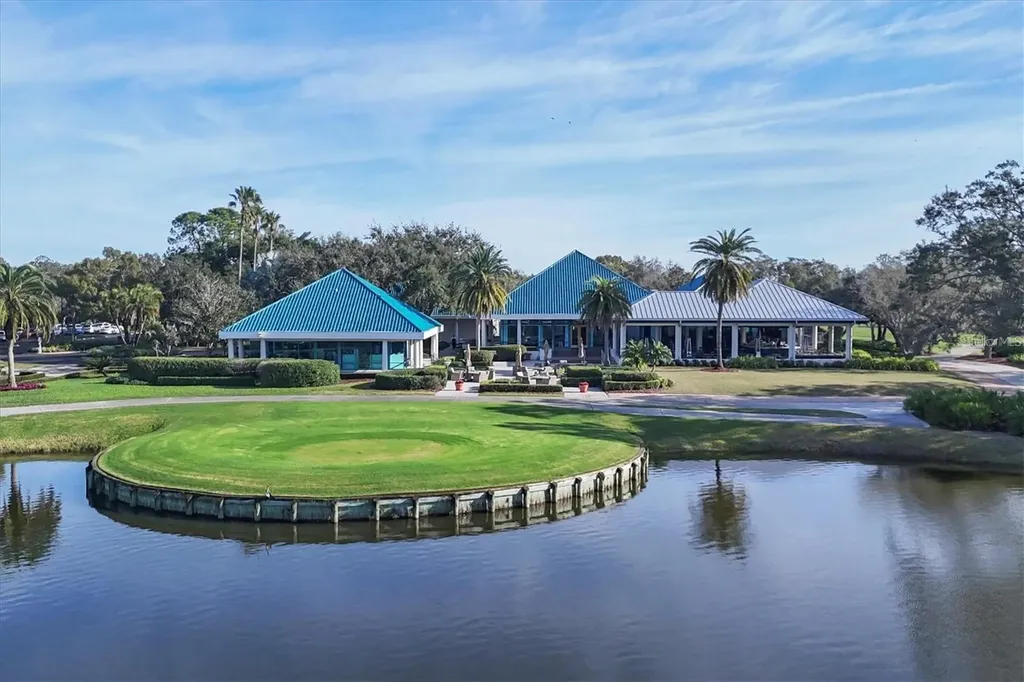 8025 Hampton Court University Park FL 34201