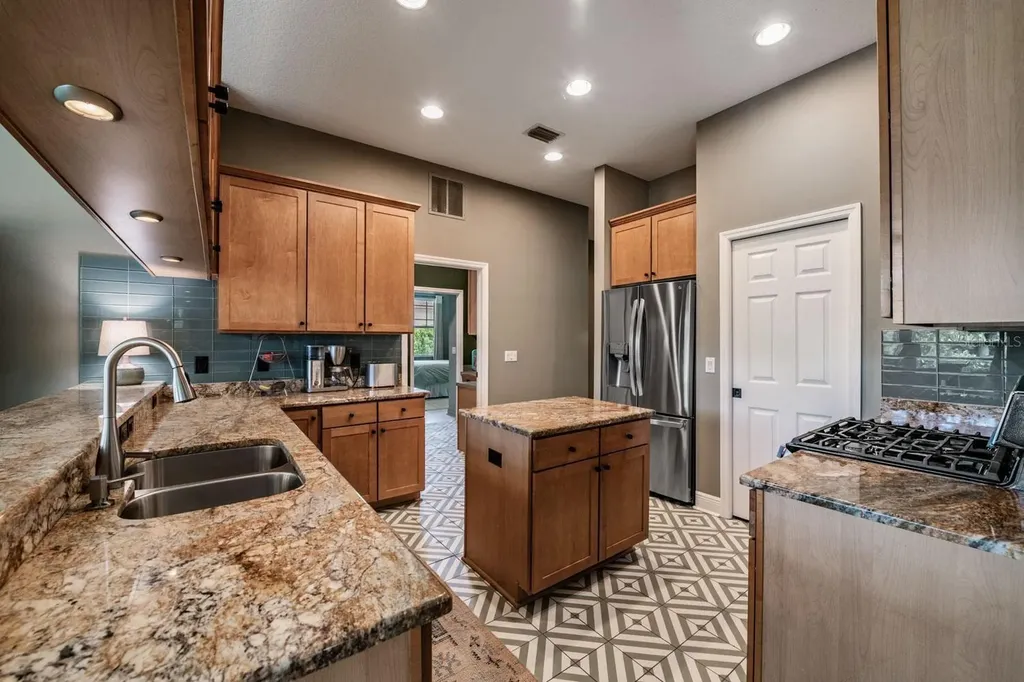 6004 Hammock Hill Avenue Lithia FL 33547