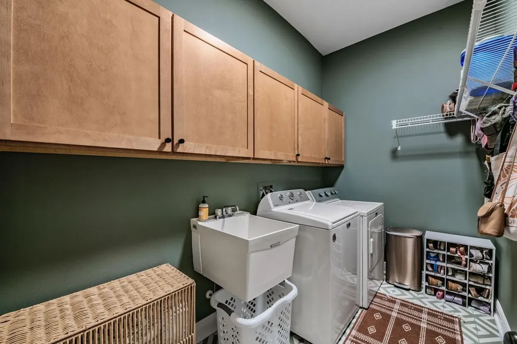 6004 Hammock Hill Avenue Lithia FL 33547
