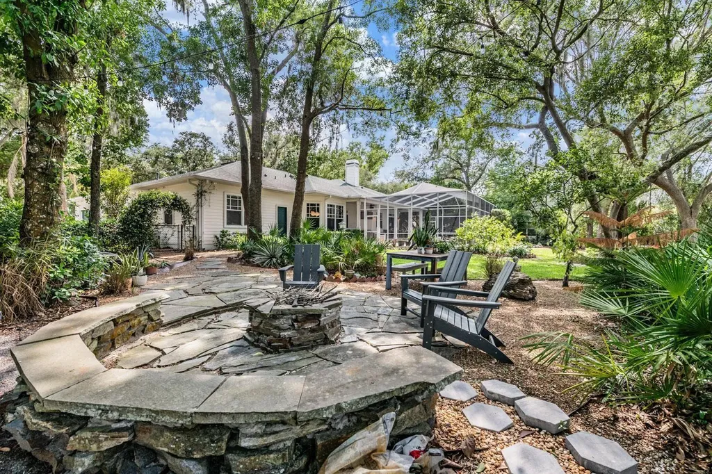 6004 Hammock Hill Avenue Lithia FL 33547