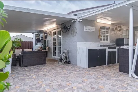 8419 NW 193rd Lane Hialeah FL 33015