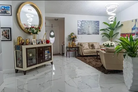 8419 NW 193rd Lane Hialeah FL 33015